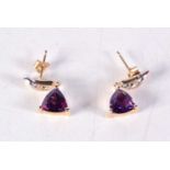 A PAIR OF 14CT GOLD AND AMETHYST EARRINGS. 3 grams. 1.75 cm x 0.75 cm.