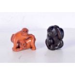 Two Japanese carved netsuke. 5 cm wide. (2)