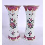 A PAIR OF 19TH CENTURY FRENCH SAMSONS OF PARIS PORCELAIN VASES Chinese Export style. 24 cm x 12 cm.