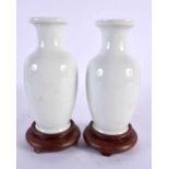 A PAIR OF EARLY 20TH CENTURY CHINESE BLANC DE CHINE PORCELAIN VASES Late Qing/Republic. 15 cm high.