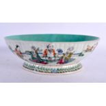 AN EARLY 20TH CENTURY CHINESE FAMILLE ROSE LOBED PEDESTAL DISH Late Qing/Republic. 25 cm x 18 cm.