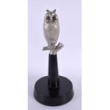 A LOVELY 1980S ENGLISH SILVER FIGURE OF AN OWL. London 1985. 423 grams overall. 22 cm high.