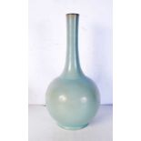 A Chinese blue glazed porcelain bottleneck vase. 31 cm high.