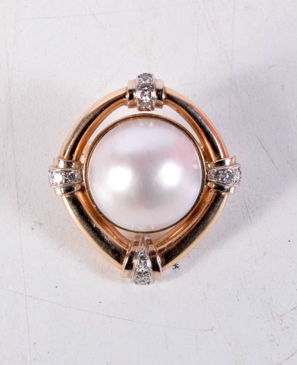 A 14CT GOLD PEARL AND DIAMOND PENDANT. 13.7 grams. 3.5 cm wide.