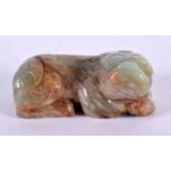 A 17TH/18TH CENTURY CHINESE MUTTON JADE FIGURE OF A BEAST Ming/Qing. 7 cm x 3 cm.