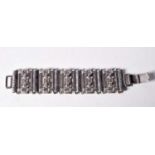 A CONTINENTAL SILVER BRACELET. 78.8 grams. 17 cm long.