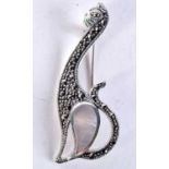 A SILVER BROOCH. 6.8 grams. 5.25 cm x 2 cm.