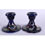 A SMALL PAIR OF MOORCROFT CANDLESTICKS. 9 cm x 9 cm.