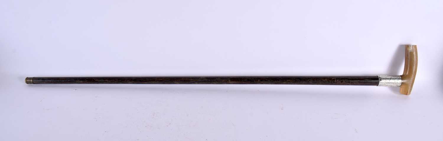 A 19TH CENTURY SILVER MOUNTED CARVED RHINOCEROS HORN WALKING CANE. 90 cm long. - Image 4 of 4
