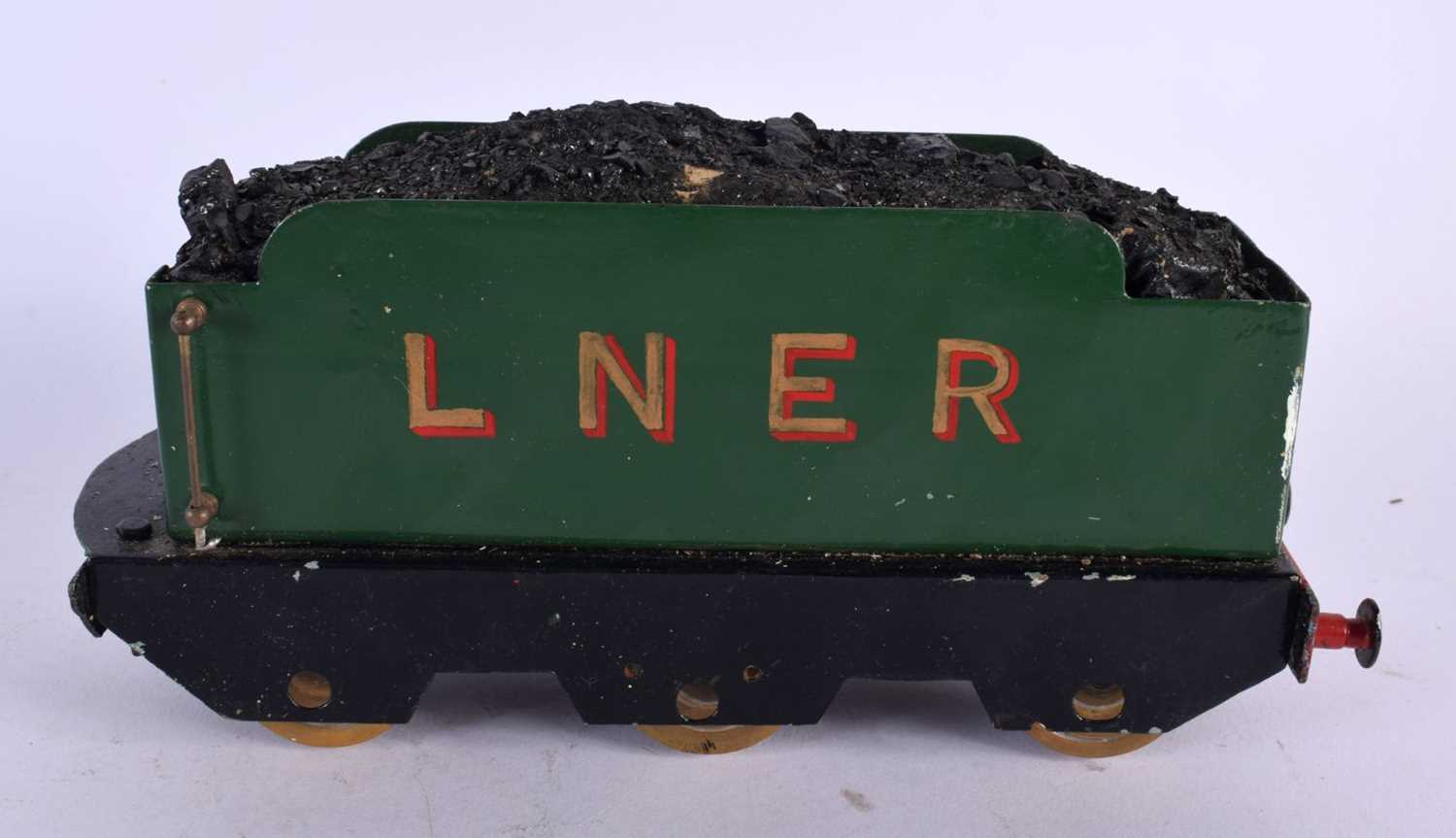 A SCRATCH BUILT LOCOMOTIVE TRAIN AND TENDER Mongrel, No 4697. 56 cm long inc tender. (2) - Image 8 of 11