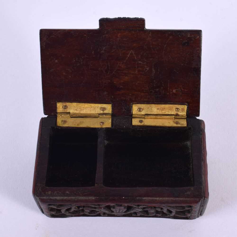 AN EARLY 20TH CENTURY CHINESE CARVED JADE AND HARDWOOD BOX Late Qing/Republic. 8 cm x 5 cm. - Image 4 of 5