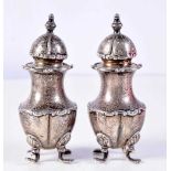 A PAIR OF EDWARDIAN SILVER PEPPER POTS. London 1902. 99.2 grams. 9.5 cm x 3.75 cm.