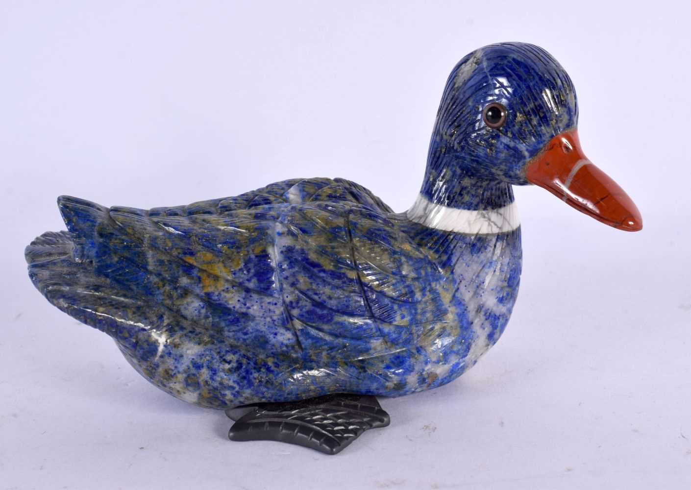 AN EARLY 20TH CENTURY CHINESE CARVED LAPIS LAZULI AND PEWTER DUCK Late Qing/Republic. 11 cm x 7 cm.