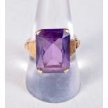 AN ANTIQUE GOLD AND AMETHYST RING. 7.2 grams. O/P.