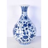 A Chinese blue and white porcelain Yuhuchunpin shaped porcelain vase, decorated with foliage. 34