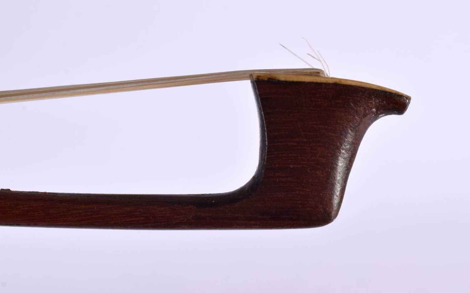 A GERMAN VIOLIN BOW by Friedrich Glass. 74 cm long. - Image 8 of 8