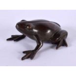 A JAPANESE BRONZE TOAD OKIMONO. 4 cm x 4 cm.