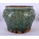 A LARGE 17TH/18TH CENTURY CHINESE GREEN GLAZED GINGER JAR Ming/Qing. 22 cm x 16 cm.