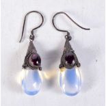 A PAIR OF SILVER GARNET AND MOONSTONE EARRINGS. 6 grams. 3.25 cm x 1 cm.