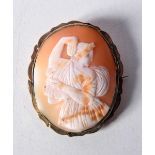 AN ANTIQUE CAMEO BROOCH. 19 grams. 5.5 cm x 4.5 cm.