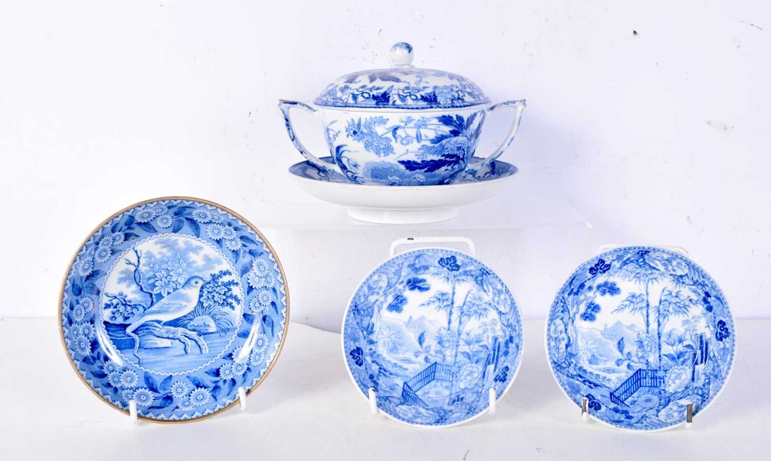 A RARE 19TH CENTURY WEDGWOOD BLUE AND WHITE SOUP BOWL ON STAND together with saucers. Largest 16