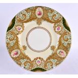 A FINE ROYAL WORCESTER CABINET PLATE by E Phillips. 26 cm wide.