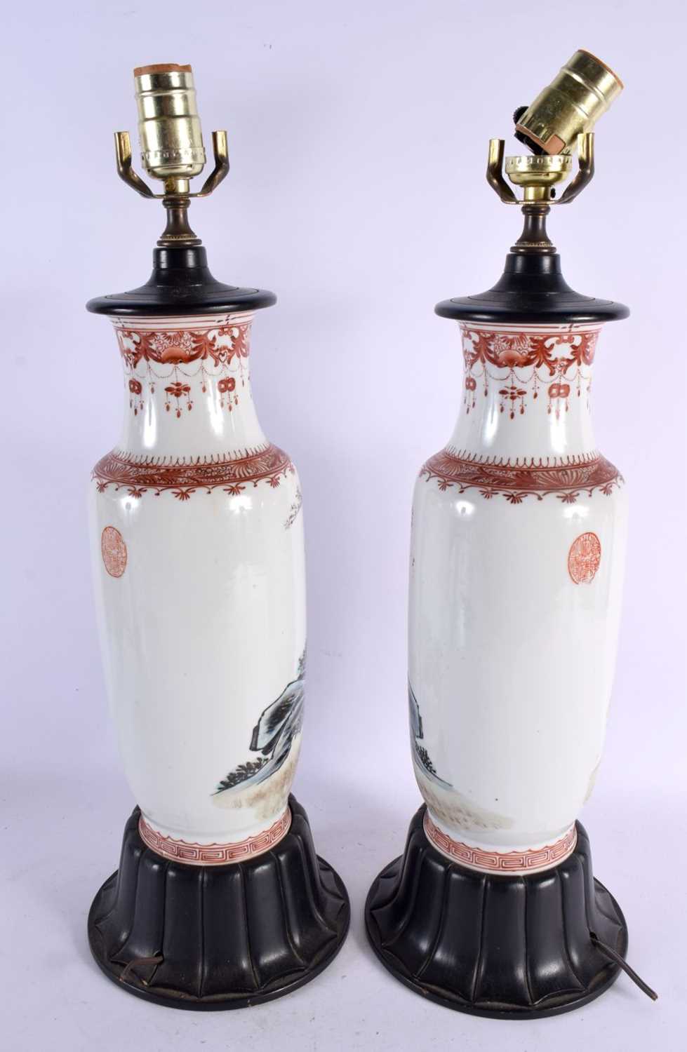 A LARGE PAIR OF CHINESE REPUBLICAN PERIOD PORCELAIN VASES painted with figures. 50 cm high. - Bild 3 aus 5