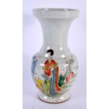 A CHINESE FAMILLE VERTE PORCELAIN VASE 20th Century. 22 cm x 12 cm.