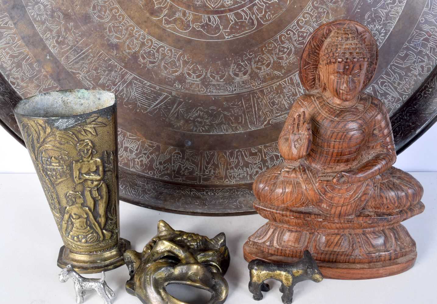 A large Egyptian copper charger together with other metal items and a South East Asian wooden Buddha - Bild 3 aus 3