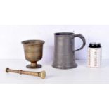 An early pestle and mortar together with an early quart pewter stamped tankard. 16cm (3).