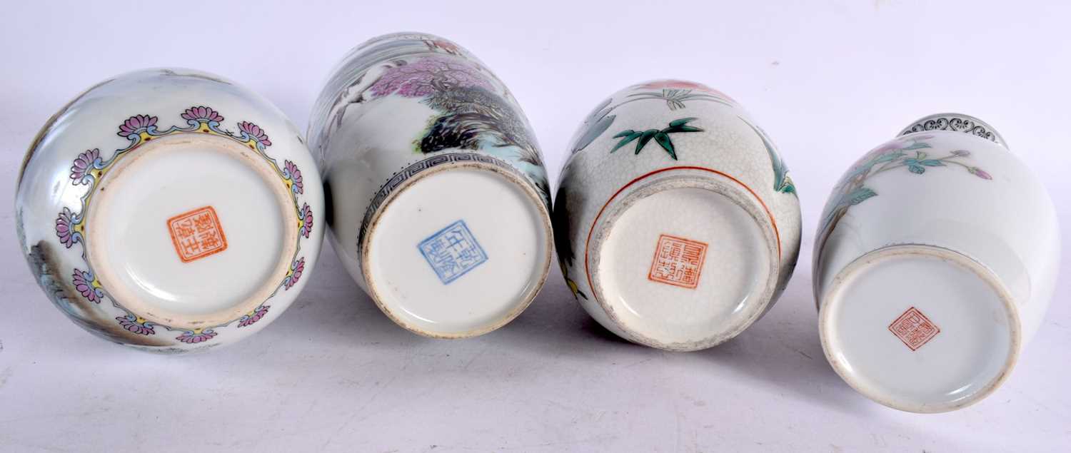 FOUR CHINESE REPUBLICAN PERIOD PORCELAIN VASES in various forms and sizes. Largest 22.5 cm high. ( - Bild 4 aus 4