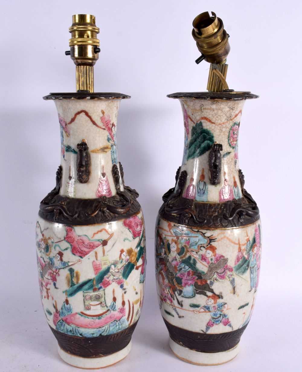 A PAIR OF 19TH CENTURY CHINESE CRACKLE GLAZED PORCELAIN LAMPS painted with warriors. 38 cm high. - Bild 2 aus 5