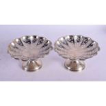 A PAIR OF ANTIQUE SWEETMEAT SILVER DISHES. Birmingham 1922. 190 grams. 14 cm x 7.5 cm.