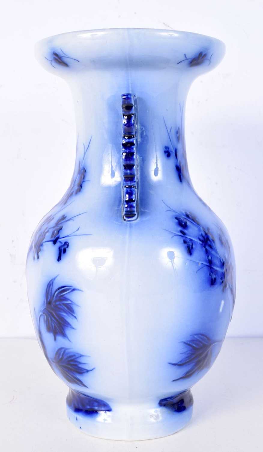 A Victorian faux blue porcelain Chinese style vase. 29cm. - Bild 4 aus 6