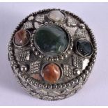AN EARLY 20TH CENTURY MIDDLE EASTERN WHITE METAL AND AGATE BOX AND COVER. 31.6 grams. 5 cm x 3.5