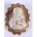 AN ANTIQUE YELLOW METAL CAMEO BROOCH. 24.1 grams. 6.75 cm x 5.25 cm.