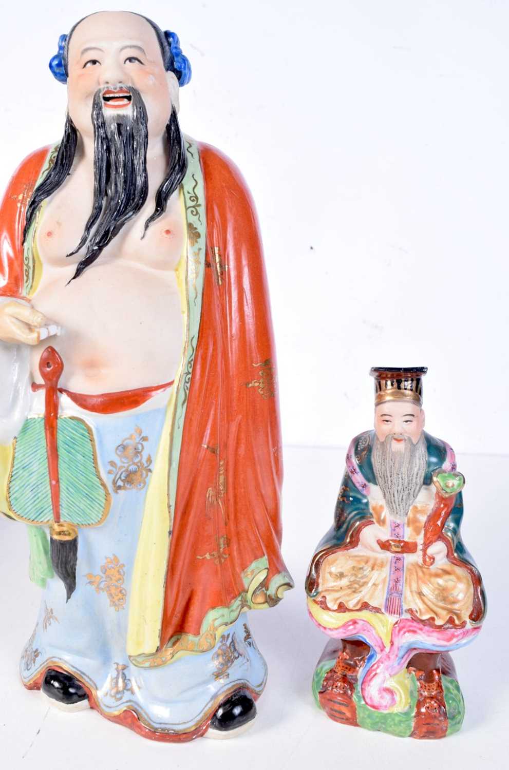 A Chinese Republic period porcelain famille rose Buddha together with other ceramics. Largest - Bild 5 aus 5