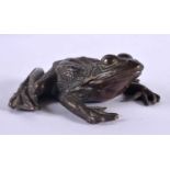 AN EARLY 20TH CENTURY EUROPEAN BRONZE FIGURE OF A TOAD. 8.5 cm x 7.25 cm.