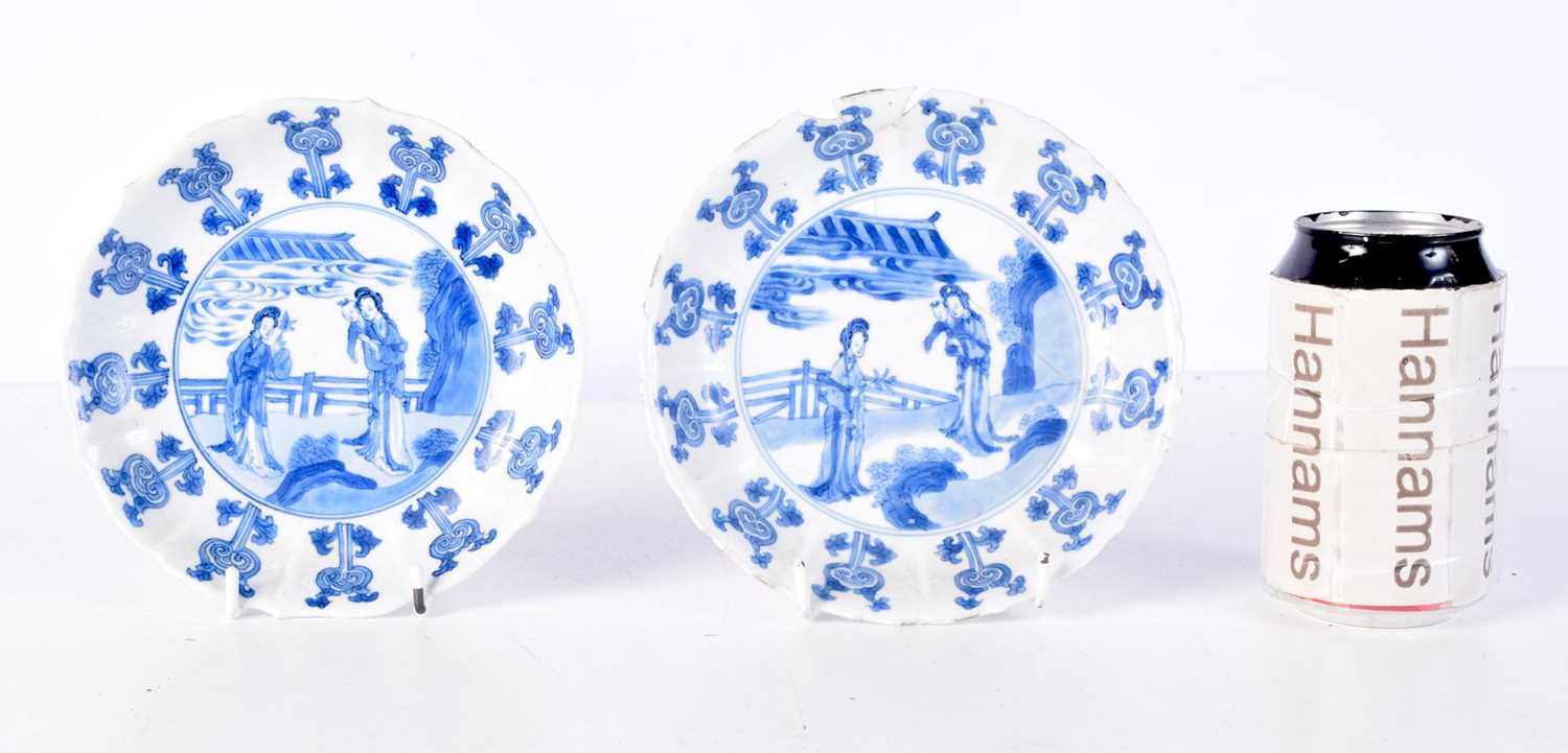 A pair of 17th Century porcelain blue and white dishes 16 cm diameter. (2).