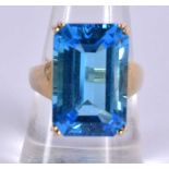 A 9CT GOLD COCKTAIL RING SET WITH A BLUE TOPAZ. Stamped 9K, Size O, weight 5.8g