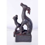 A BRONZE DOUBLE SEAL IN THE FORM OF A DEER AND A FAWN. 5cm x 2.2cm x 2.2cm, weight 72.4g