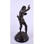 A MID 19TH CENTURY ITALIAN GRAND TOUR BRONZE FIGURE OF A MALE After the Antiquity. 21 cm high.