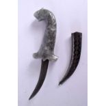 A MIDDLE EASTERN CARVED GREY AGATE AND NIELLO DAGGER. 27 cm long.