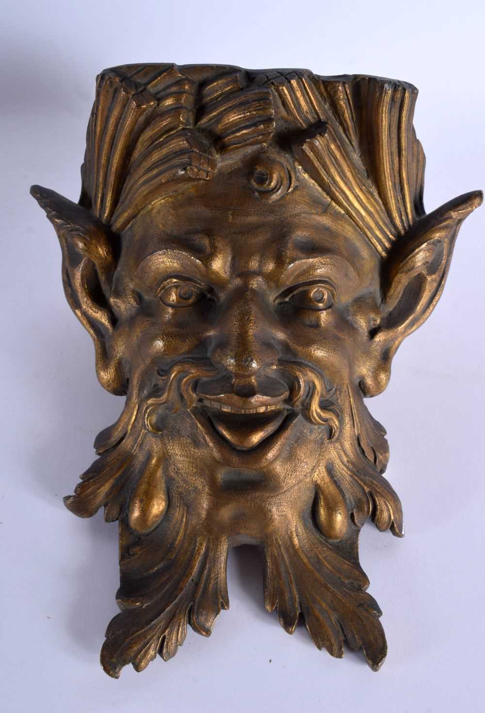 A FINE PAIR OF EARLY 19TH CENTURY FRENCH GILT BRONZE WALL LIGHTS formed as bearded mask head - Image 3 of 6