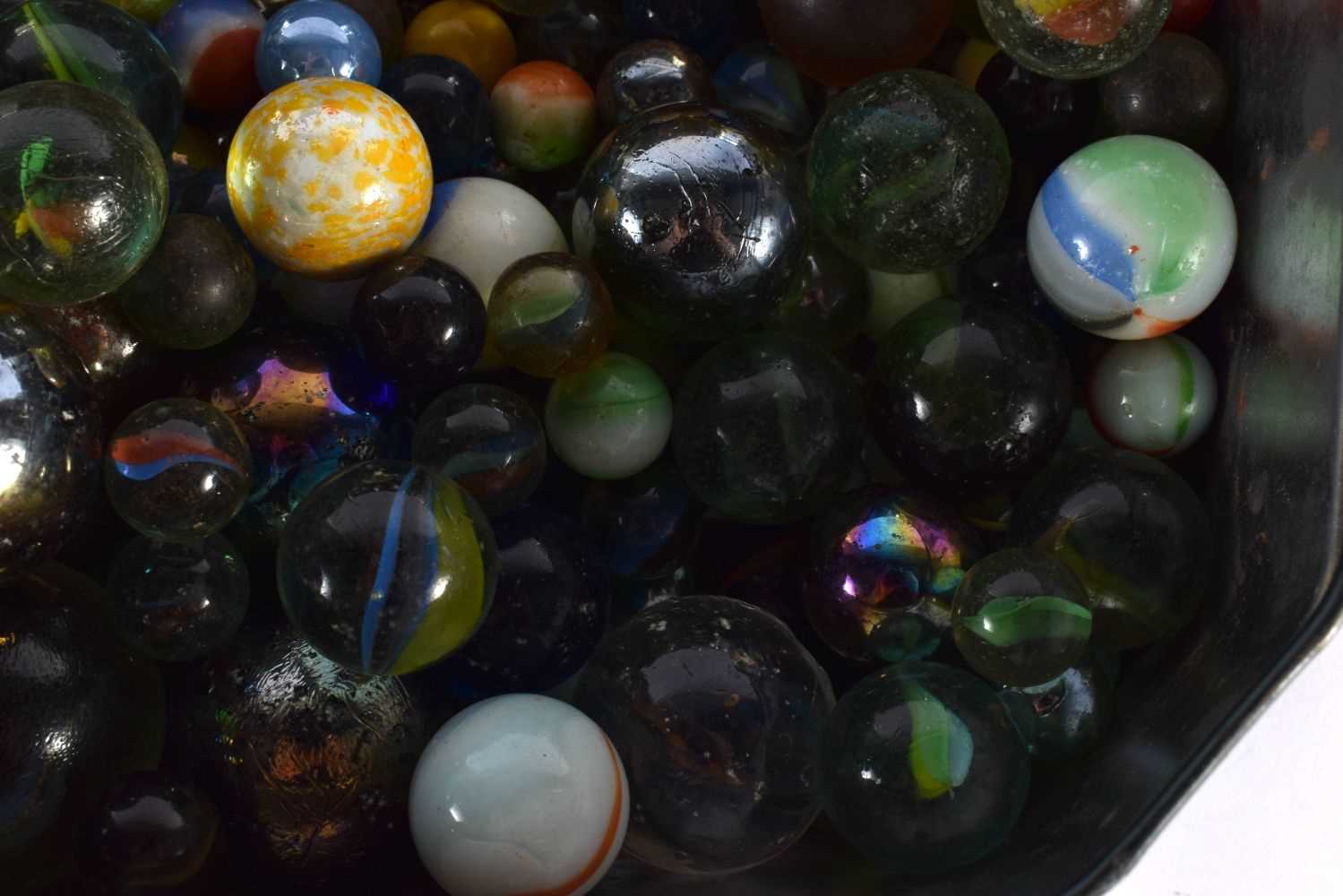 ASSORTED VINTAGE GLASS MARBLES. (qty) - Image 4 of 5
