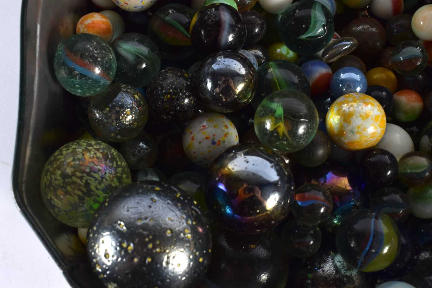ASSORTED VINTAGE GLASS MARBLES. (qty) - Image 3 of 5