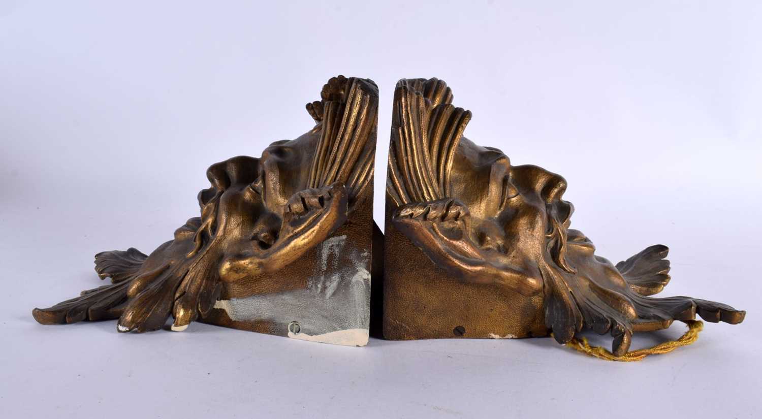 A FINE PAIR OF EARLY 19TH CENTURY FRENCH GILT BRONZE WALL LIGHTS formed as bearded mask head - Image 5 of 6