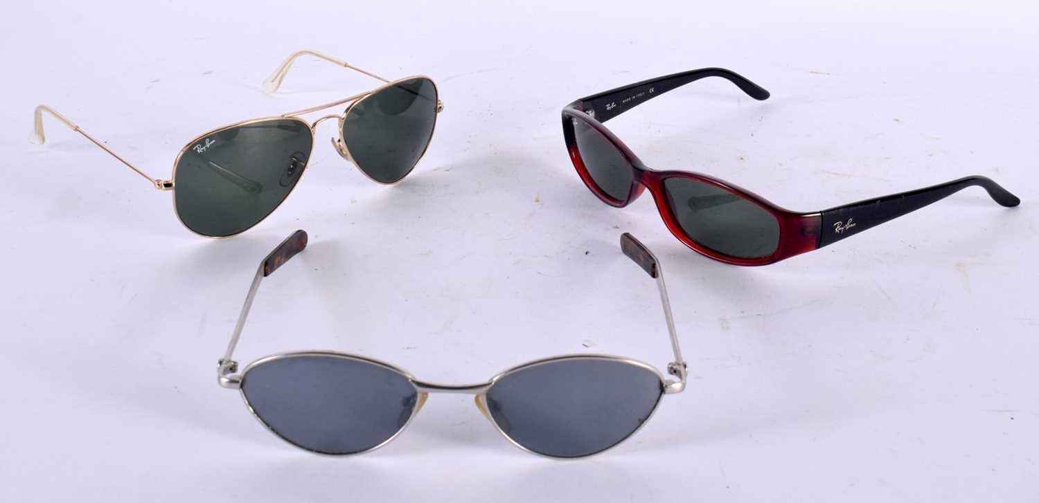 THREE PAIRS OF RAYBAN SUNGLASSES. (3)