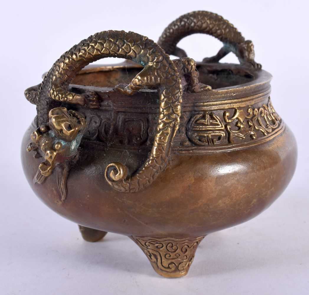 A CHINESE QING DYNASTY TWIN HANDLED BRONZE CENSER bearing Kangxi marks to base, with stylised dragon - Image 2 of 5