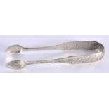 A PAIR OF EARLY 19TH CENTURY IRISH SILVER SUGAR NIPS by Phineas Garde. Dublin 1815. 38.3 grams. 16